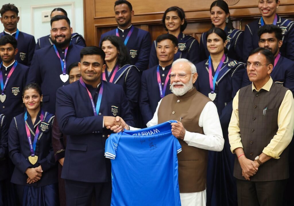 PM Modi Commonwealth Games 2026: पीएम मोदी ने ग्लास्गो में भारत के गलत नक्शे पर आपत्ति जताने वाली लवलीना बोरगोहेन की तारीफ की। मीराबाई चानू से भी की खास बातचीत।