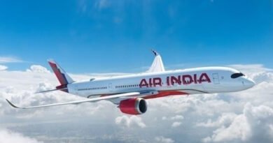 Air India Flight Turbulence के दौरान थाईलैंड के फुकेट से दिल्ली आ रही एयर इंडिया फ्लाइट में भयानक झटके लगे। घटना में 12 यात्री घायल हुए और विमान कुछ समय के लिए अपने निर्धारित एल्टीट्यूड से नीचे आ गया।