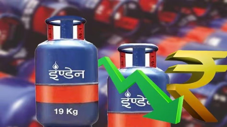Rules Change August 1, 2026: 1 अगस्त 2026 से LPG सिलेंडर की कीमत, रेलवे तत्काल टिकट बुकिंग, ITR की डेडलाइन, बैंकिंग चार्ज, CKYC 2.0 और क्रेडिट कार्ड से जुड़े कई नए नियम लागू हो गए हैं। जानिए आपके ऊपर इन बदलावों का क्या असर पड़ेगा।