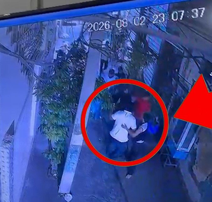 Jalandhar Crime News: जालंधर के भार्गव कैंप इलाके में बदमाश घर में घुसकर युवक की पिटाई करने के बाद उसे जबरन कार में अगवा कर ले गए। पुलिस सीसीटीवी फुटेज के आधार पर आरोपियों की तलाश में जुटी है।