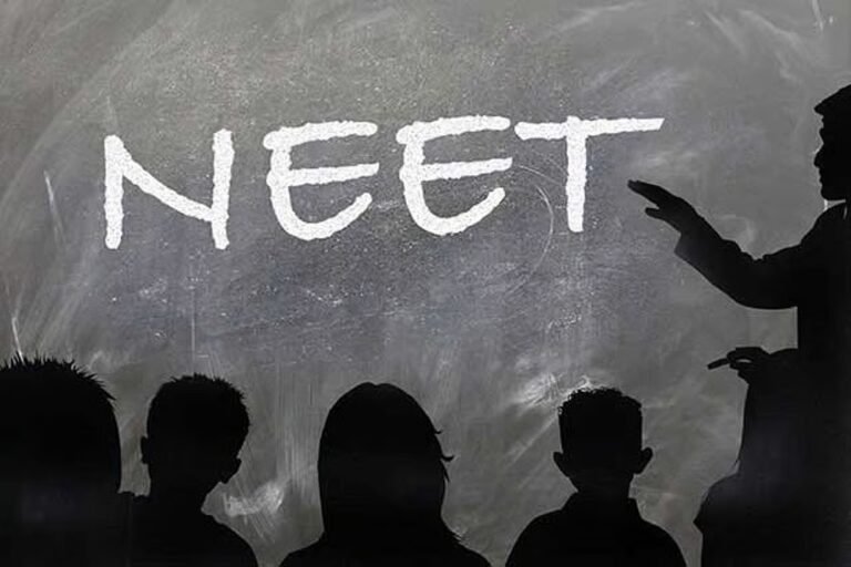NEET PG 2025: सुप्रीम कोर्ट को केंद्र सरकार ने बताया कि परीक्षा और एडमिशन प्रक्रिया की समीक्षा के लिए 12 सदस्यीय एक्सपर्ट कमेटी गठित की गई है। कमेटी 8 सप्ताह में अपनी रिपोर्ट सौंपेगी।