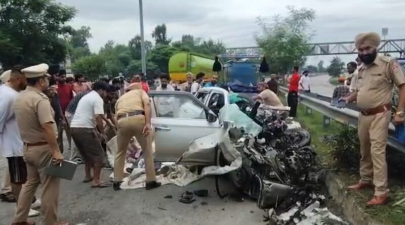 Jalandhar Road Accident: जालंधर के मकसूदां में बल्ल अस्पताल के बाहर खड़े टिप्पर से Swift कार टकरा गई। भीषण हादसे में 3 लोगों की मौत हो गई, जबकि टिप्पर चालक फरार है।