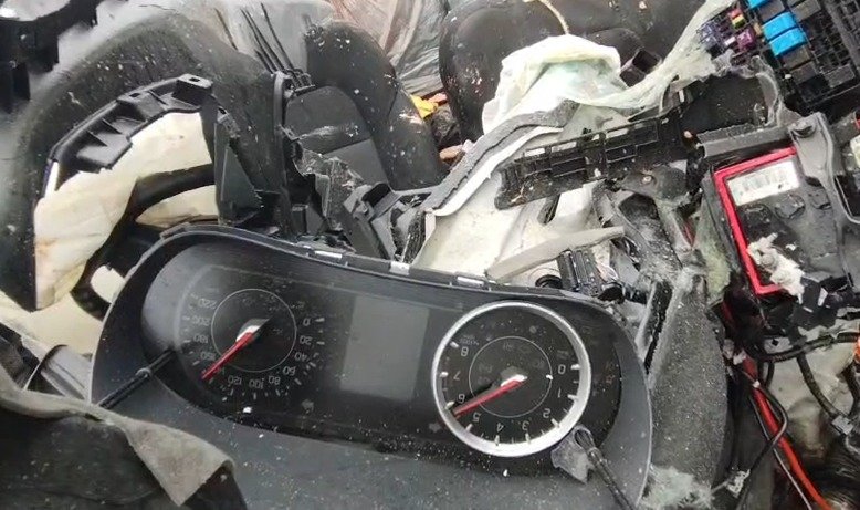 Jalandhar Road Accident: जालंधर के मकसूदां में बल्ल अस्पताल के बाहर खड़े टिप्पर से Swift कार टकरा गई। भीषण हादसे में 3 लोगों की मौत हो गई, जबकि टिप्पर चालक फरार है।