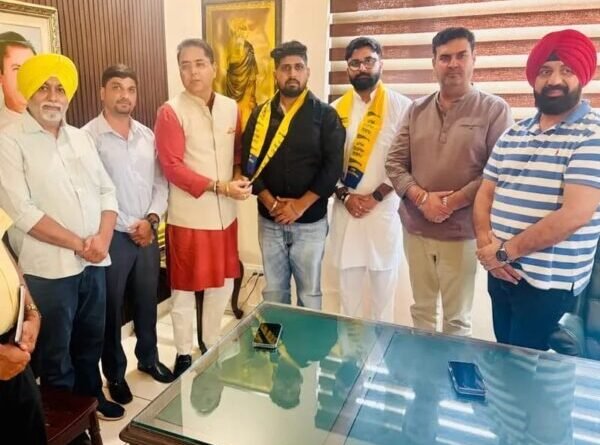 अंशुमन कालिया AAP में शामिल हो गए हैं। जालंधर में मेयर विनीत धीर और पंजाब प्रधान अमन अरोड़ा की मौजूदगी में हुए इस राजनीतिक घटनाक्रम से कांग्रेस को झटका और AAP को मजबूती मिली है।