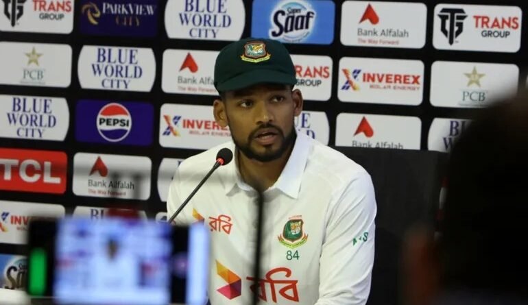 AUS vs BAN टेस्ट सीरीज से पहले बांग्लादेश के कप्तान नजमुल हुसैन शांतो ने टीम की तैयारी पर भरोसा जताया। 54 रन पर ऑलआउट होने के बावजूद टीम ऑस्ट्रेलिया को चुनौती देने के लिए तैयार है।