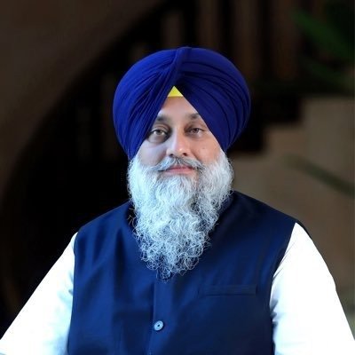 Sukhbir Singh Badal Attack: नांदेड़ के गुरुद्वारा माता साहिब कौर में सुखबीर सिंह बादल पर हमला हुआ। हाथ में चोट लगी और उन्हें अस्पताल ले जाया गया। एक शख्स हिरासत में है।