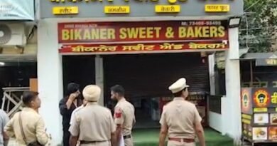 Jalandhar Bikaner Sweets Theft: गढ़ा रोड स्थित Bikaner Sweets and Baker में देर रात चोरी हुई। चोर शटर उखाड़कर तिजोरी से नकदी और DVR ले गए, पुलिस जांच में जुटी।