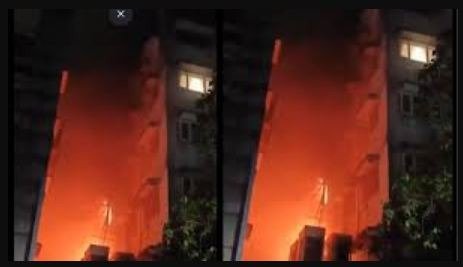 कोलकाता की पांच मंजिला इमारत में भीषण आग लगने से 9 लोगों की मौत हो गई, जबकि 80 लोगों का रेस्क्यू किया गया। इमारत में कई होटल भी चल रहे थे।