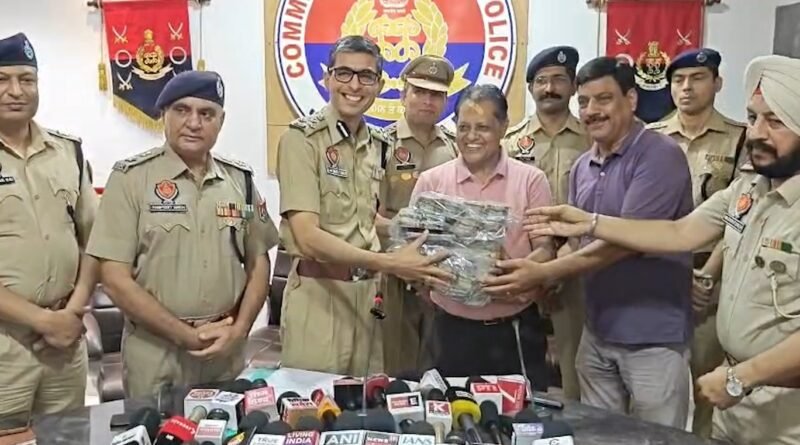Jalandhar 72 Lakh Robbery: सूर्य एंक्लेव में कारोबारी से 72 लाख की लूट के मामले में पुलिस ने 6 आरोपियों को गिरफ्तार किया। 72 लाख कैश, 2 कार और 2 मोबाइल बरामद।