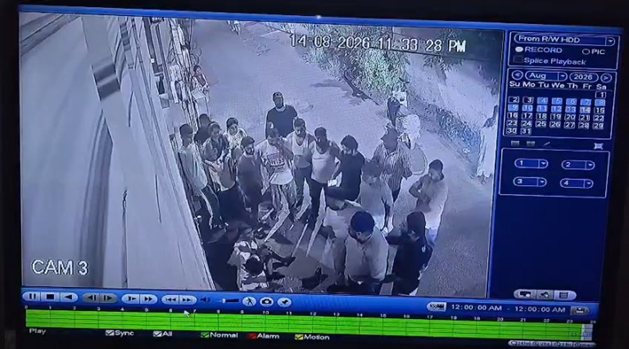 Jalandhar News: देओल नगर में घर से गैस सिलेंडर चोरी करने पहुंचे दो चोरों को लोगों ने रंगे हाथ पकड़ लिया। बिना नंबर प्लेट की स्कूटी भी मिली, पुलिस जांच में जुटी।