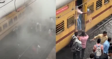 Koyna Express के कर्जत स्टेशन पर ब्रेक जाम होने से पहियों से भारी धुआं निकलने लगा। घबराए यात्रियों में अफरातफरी मची, रेलवे ने ट्रेन रोककर स्थिति संभाली।